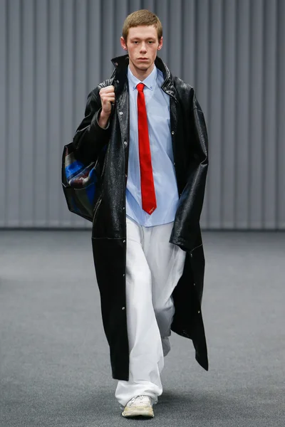 Look 37